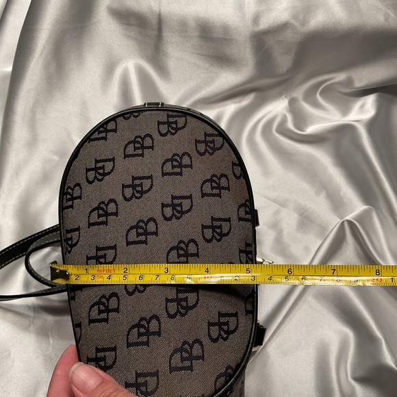 Dooney & Bourke grey/black monogram - Picture 10 of 12